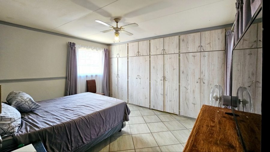 3 Bedroom Property for Sale in Langenhovenpark Free State